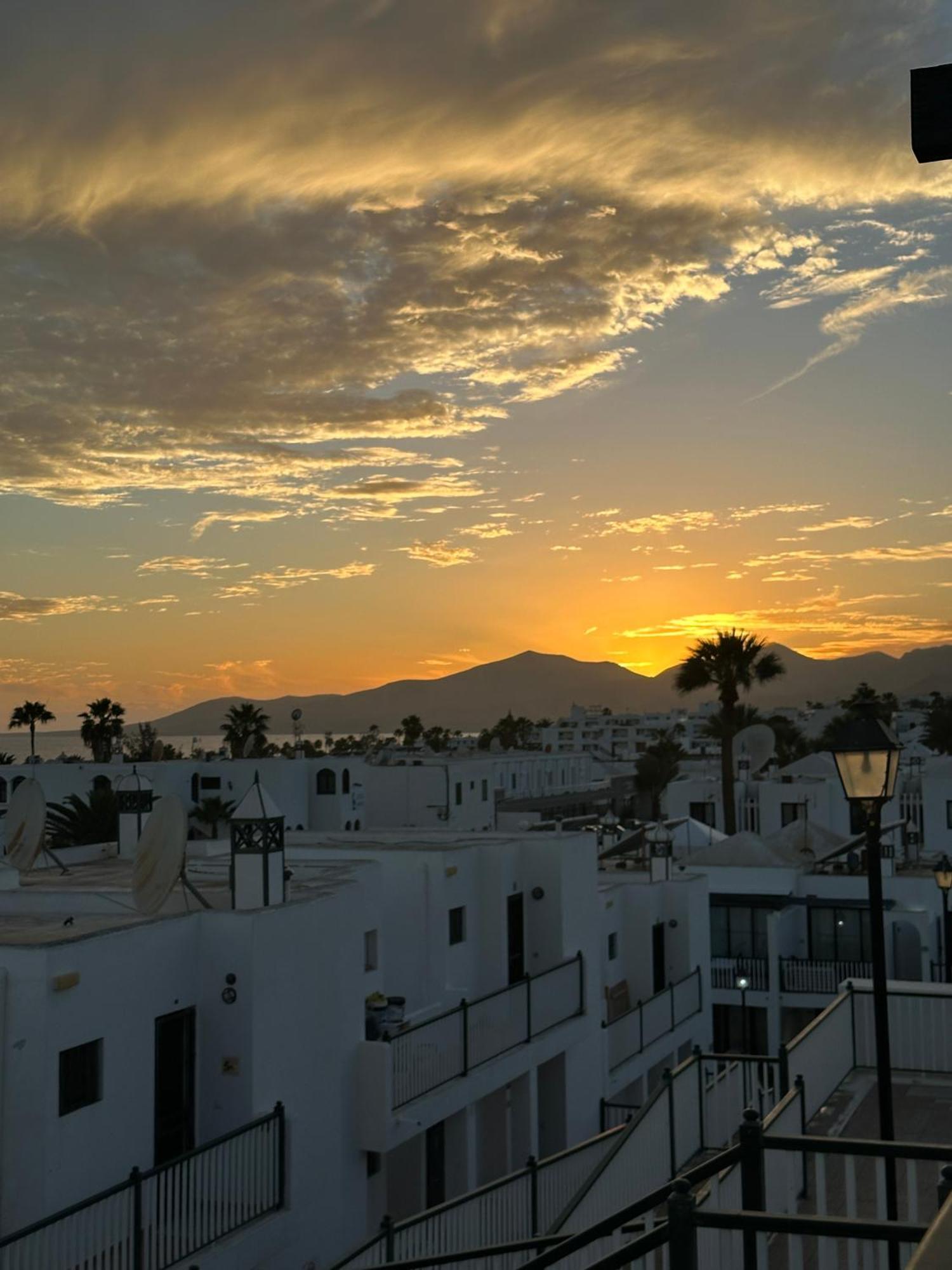 Апартаменты Casa Josephine Lanzarote, Spectacular Sea Views & Free Wifi Пуэрто дель Кармен Экстерьер фото